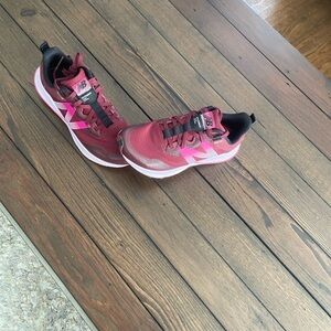 New Balance NTR Women Trail Running Shoe size-8.5